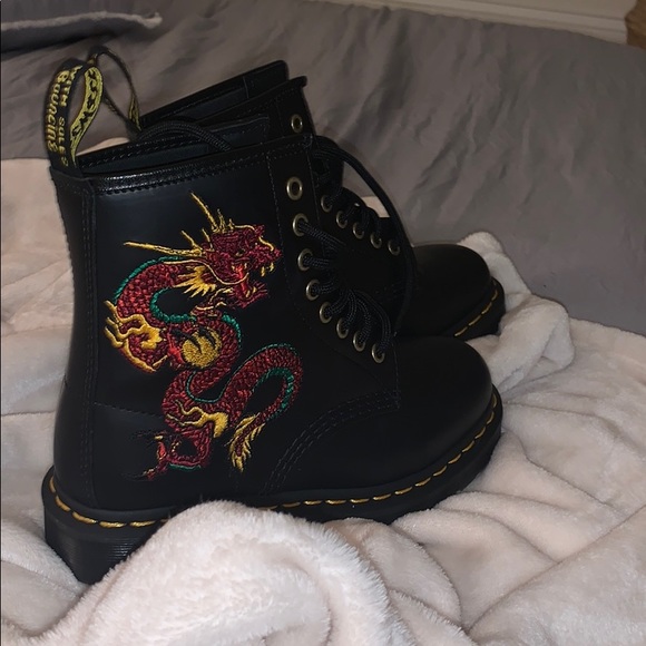 1460 leather dragon embroidered lace up boots